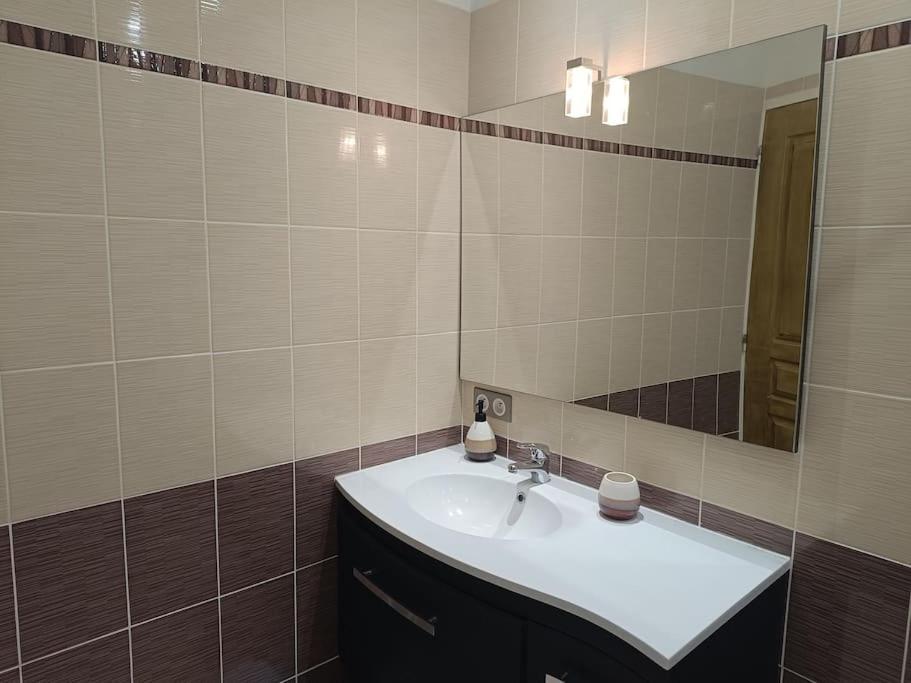 Appartement 2 A 4 Personnes Antraigues Екстер'єр фото